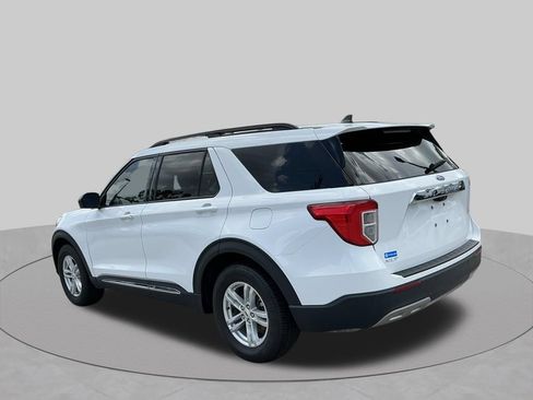 Used 2023 Ford Explorer XLT w/ Equipment Group 202A RWD image 4