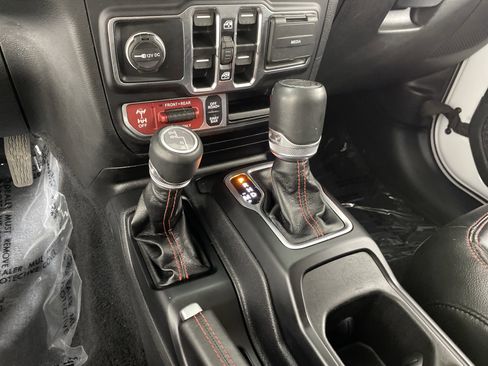 Used 2023 Jeep Gladiator Rubicon w/ Cold Weather Group AWD/4WD image 38