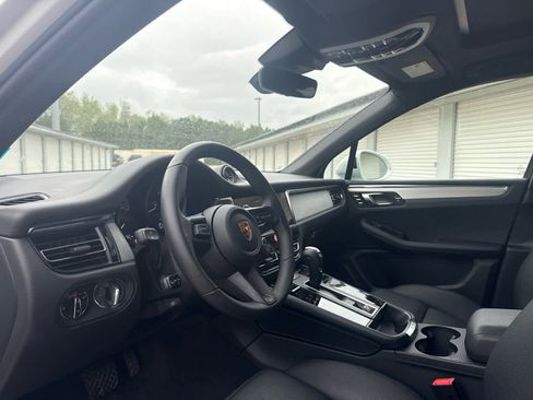 Certified 2026 Porsche Macan AWD/4WD image 10
