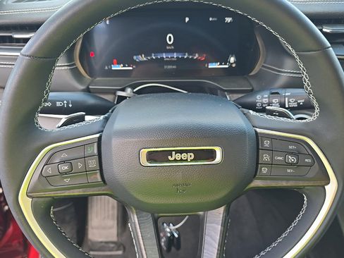 Used 2023 Jeep Grand Cherokee Limited AWD/4WD image 11