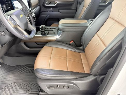Used 2023 Chevrolet Silverado 1500 High Country w/ High Country Premium Package AWD/4WD image 7