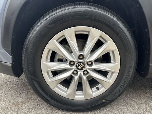 Used 2022 Toyota Corolla Cross LE FWD image 29