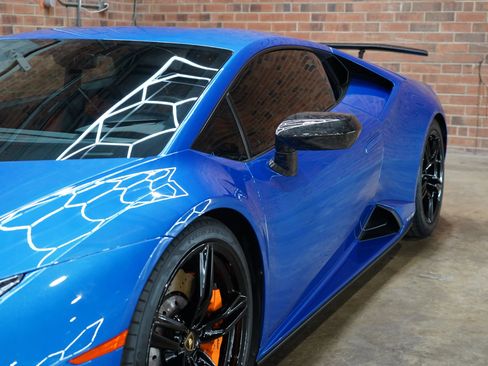 Used 2020 Lamborghini Huracan EVO RWD image 25