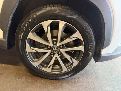 Certified 2023 Toyota Corolla Cross XLE FWD image 29