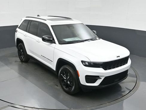 New 2025 Jeep Grand Cherokee Altitude AWD/4WD image 27