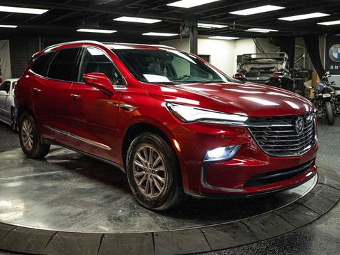 Used 2024 Buick Enclave Premium image 5