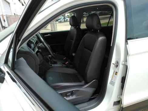 Used 2018 Volkswagen Tiguan SE w/ Panoramic Sunroof Package FWD image 14
