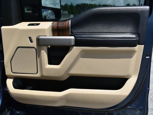Used 2016 Ford F150 Lariat w/ Equipment Group 502A Luxury AWD/4WD image 35