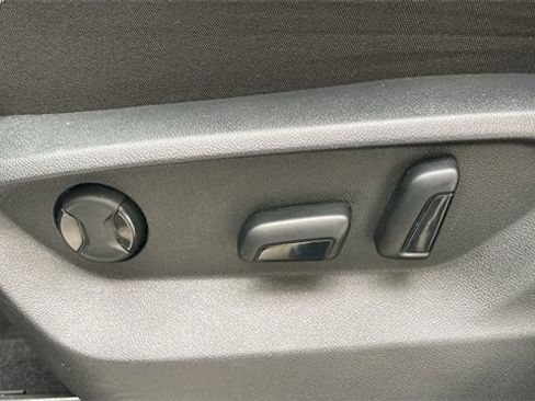 Used 2025 Volkswagen Atlas SE image 12