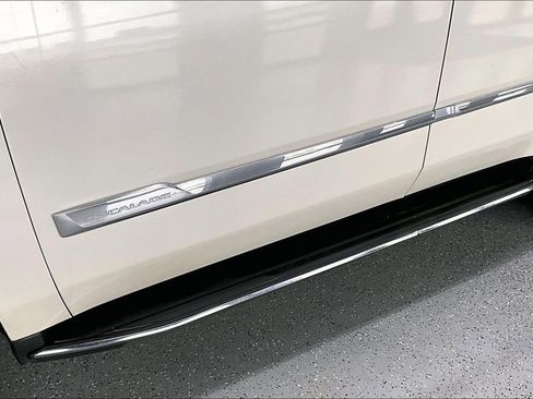 Used 2015 Cadillac Escalade Luxury image 38