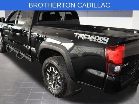 Used 2018 Toyota Tacoma TRD Off-Road w/ TRD Premium Off Road Package AWD/4WD image 4