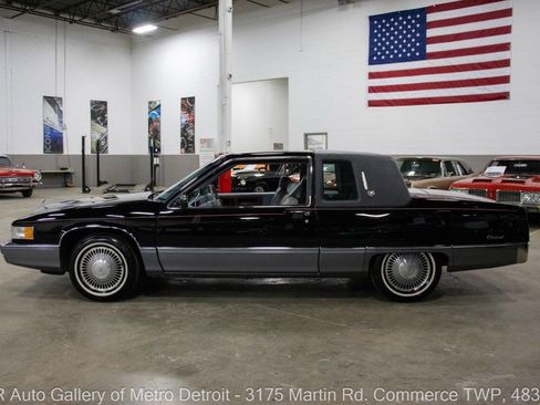 Used 1990 Cadillac Fleetwood Coupe image 3
