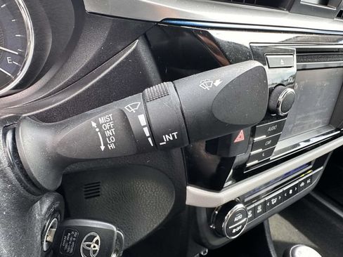 Used 2014 Toyota Corolla LE FWD image 19