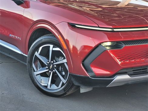 Used 2025 Chevrolet Equinox EV LT w/ Convenience Package image 3