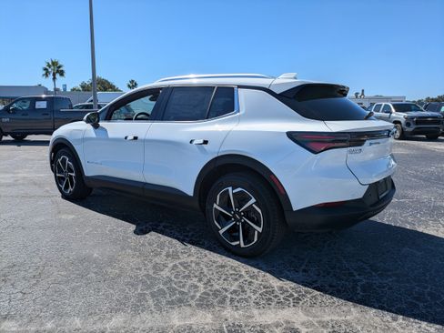 New 2026 Chevrolet Equinox EV LT image 5