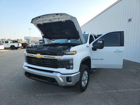 Used 2025 Chevrolet Silverado 2500 LT AWD/4WD image 14