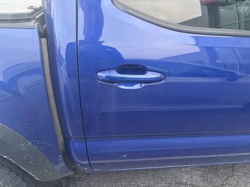 Used 2022 Toyota Tacoma TRD Off-Road image 13