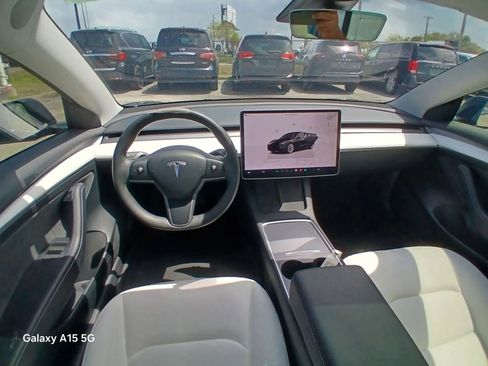 Used 2023 Tesla Model 3 Standard Range image 22
