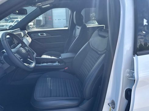 Used 2026 Ford Explorer ST-Line w/ ST-Line Street Pack AWD/4WD image 9