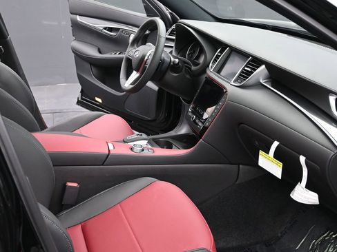 New 2025 INFINITI QX50 Sport image 9