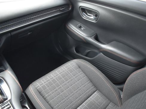 Used 2025 Honda HR-V Sport image 19