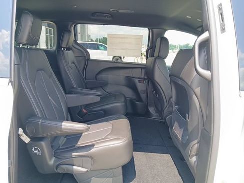 New 2027 Chrysler Pacifica LX FWD image 19