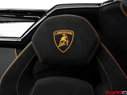 Used 2021 Lamborghini Aventador SVJ AWD/4WD image 49