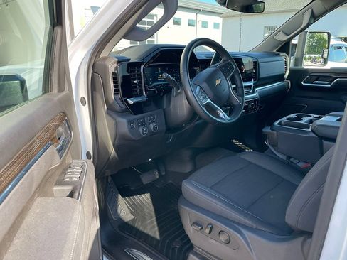 Used 2025 Chevrolet Silverado 2500 LT w/ Convenience Package AWD/4WD image 19