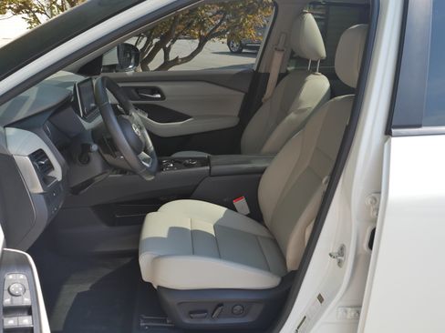 Certified 2023 Nissan Rogue SV w/ SV Premium B Package AWD/4WD image 3