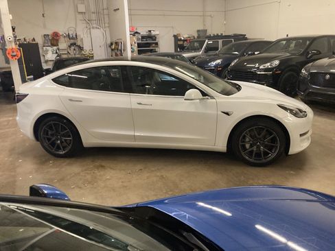Used 2019 Tesla Model 3 Standard Range RWD image 8