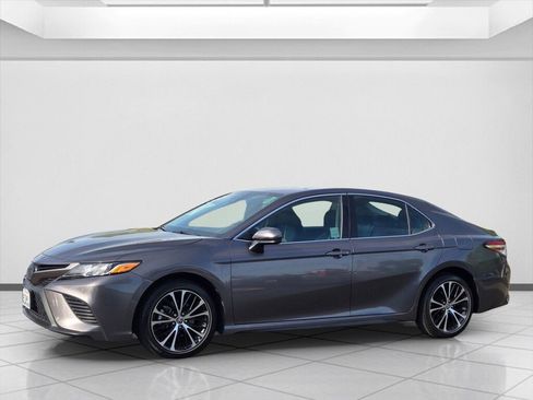 Used 2020 Toyota Camry SE FWD image 8