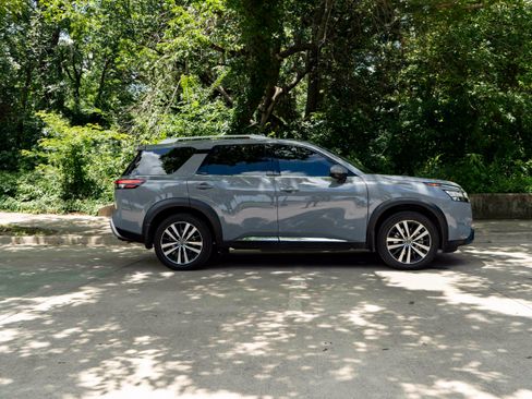Used 2023 Nissan Pathfinder Platinum FWD image 10