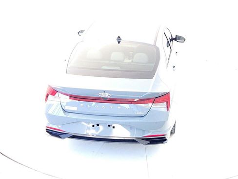 Used 2022 Hyundai Elantra Limited image 17