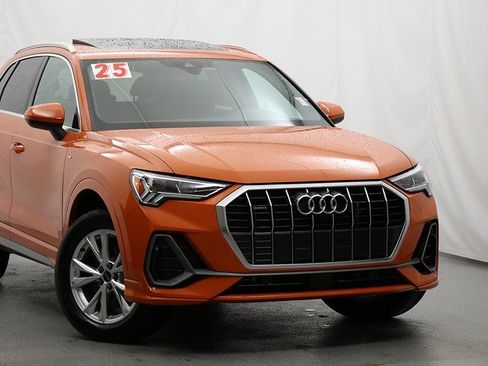 Used 2025 Audi Q3 2.0T Premium image 2