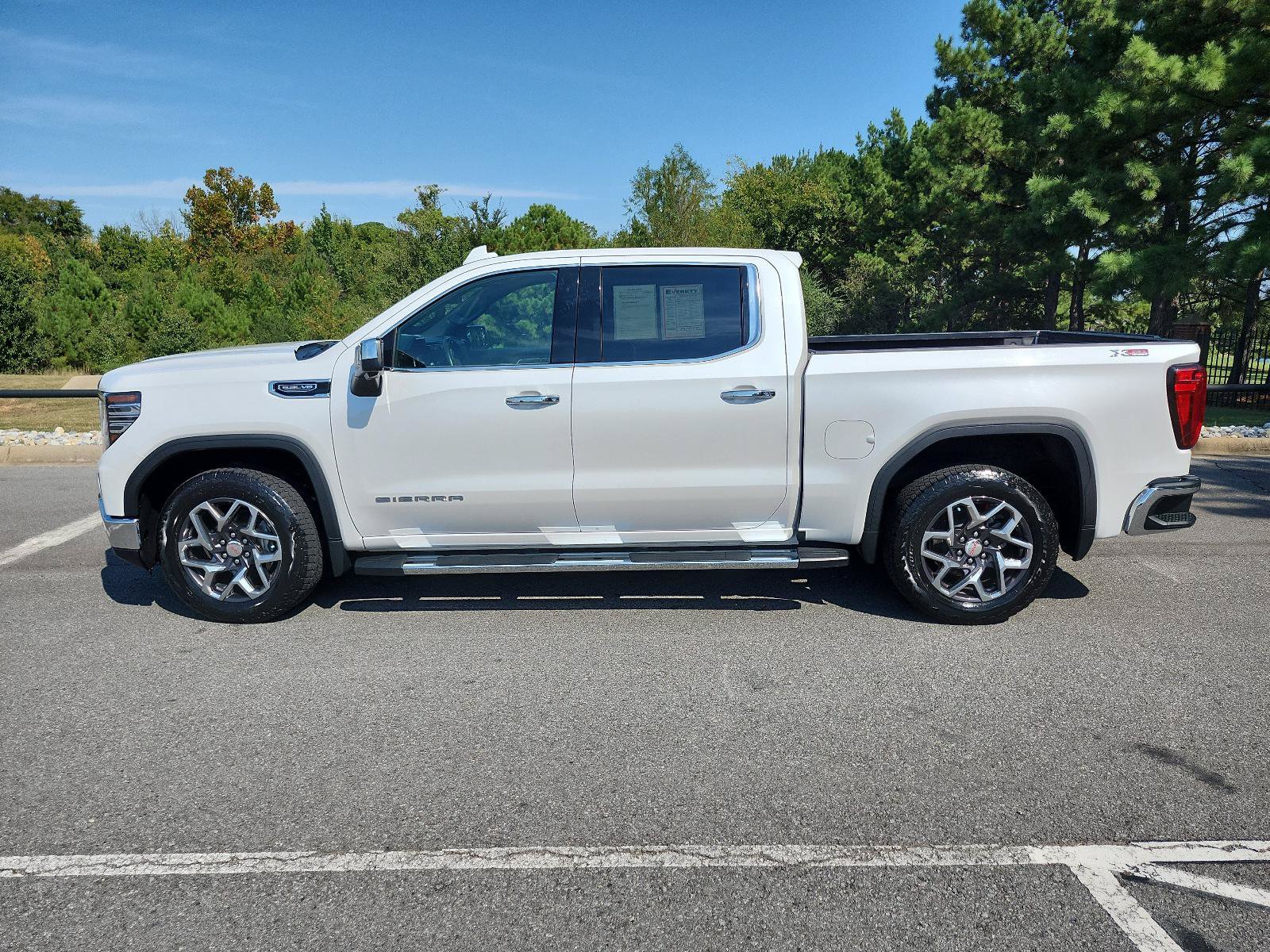 Used 2023 GMC Sierra 1500 SLT w/ SLT Premium Package AWD/4WD image 2