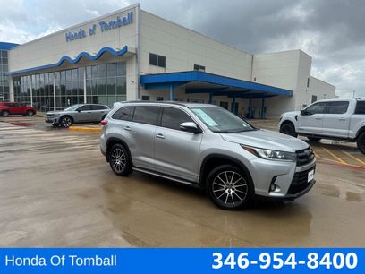 Used 2017 Toyota Highlander SE