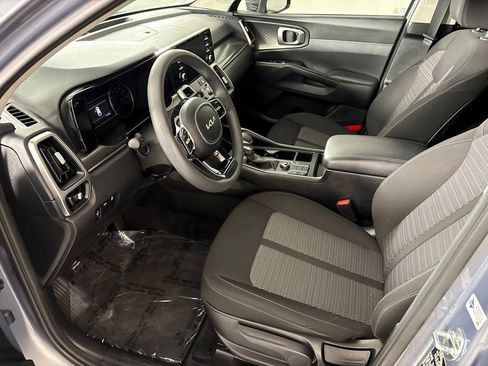 Used 2023 Kia Sorento LX FWD image 29