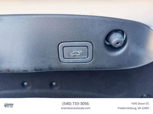 Used 2011 Jaguar XJ RWD image 21