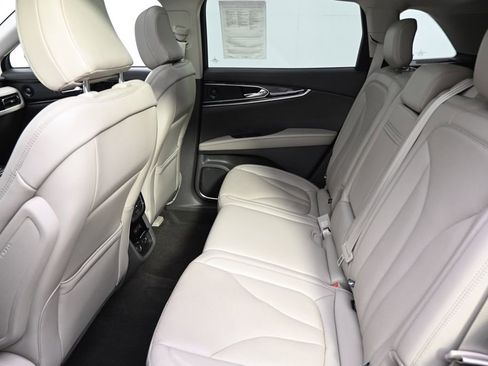 Certified 2021 Lincoln Nautilus Reserve image 21