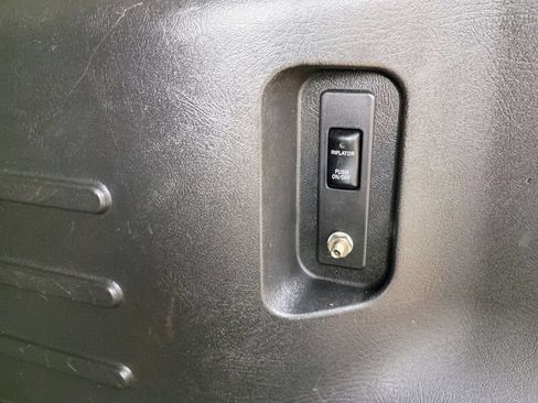 Used 2005 HUMMER H2 w/ Preferred Equipment Group AWD/4WD image 66