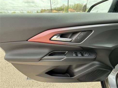 New 2025 Chevrolet Equinox EV RS image 12