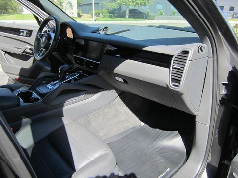 Used 2019 Porsche Cayenne AWD/4WD image 25