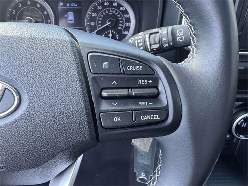 Used 2022 Hyundai Venue SEL w/ Cargo Package image 19