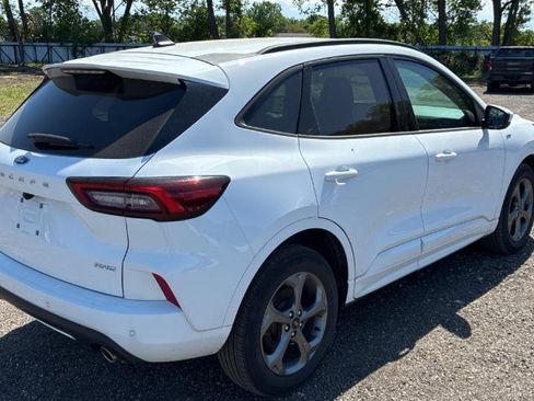 Used 2023 Ford Escape ST-Line Select w/ Tech Pack #1 AWD/4WD image 2