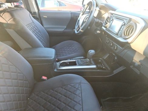 Used 2017 Toyota Tacoma SR5 image 5