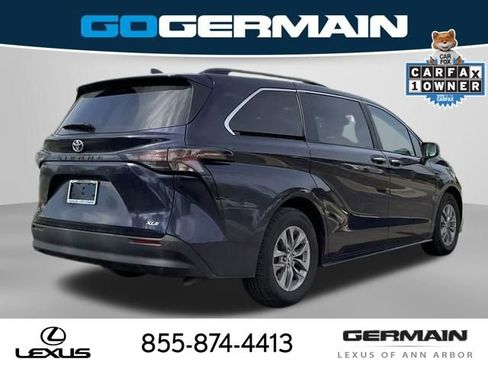 Used 2025 Toyota Sienna XLE FWD image 8