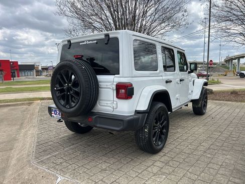Used 2025 Jeep Wrangler Unlimited Sahara w/ Safety Group image 4