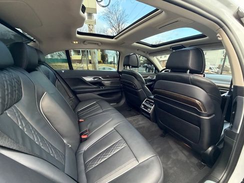 Used 2020 BMW 750i xDrive w/ Cold Weather Package image 21