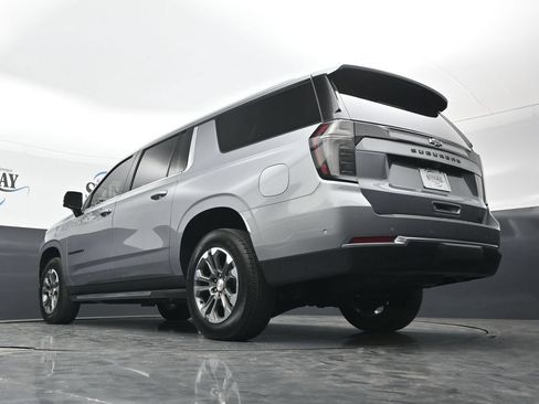 Used 2026 Chevrolet Suburban LT w/ Comfort Package RWD image 33