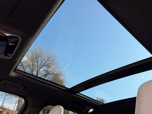 Used 2019 Land Rover Range Rover Sport SVR image 33